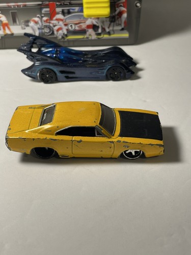 2015 Mattel Hot Wheels Launch Pit Stop Car Carry Case with 4 Cars - Picture 3 of 11