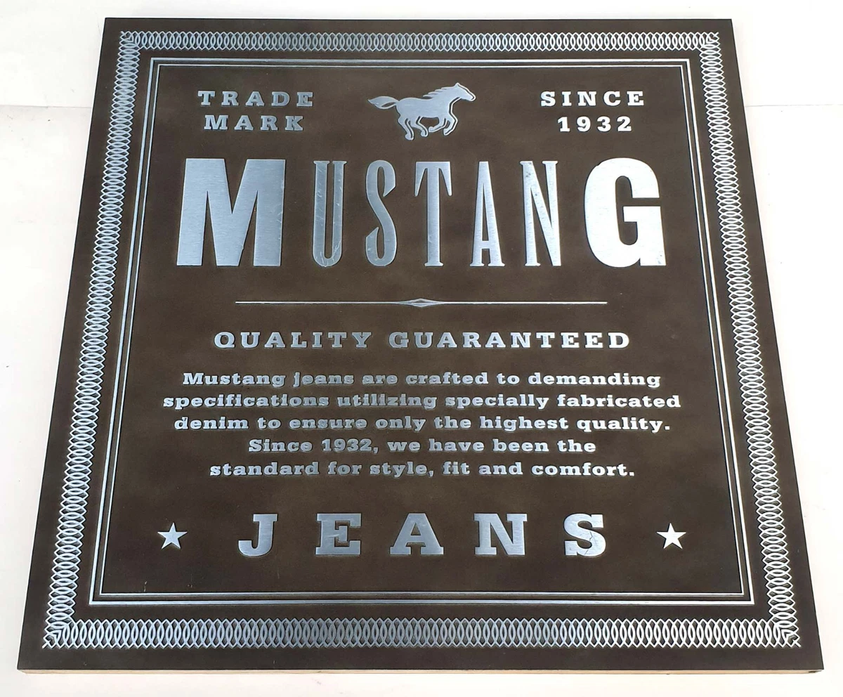 MUSTANG JEANS Werbung Metallschild auf Holz 45x45 cm, limit. 167/250, USA 1997