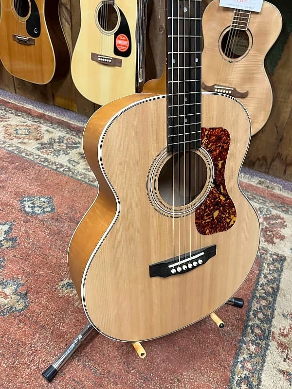 Guild Westerly Collection Jumbo Junior Flame Maple con Diapasón Pau Ferro 2020 Foto 3 de 4