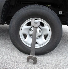 LARGE 23" 12.75lb J.H. WILLIAMS & CO. WRENCH 2" & 2-3/8"