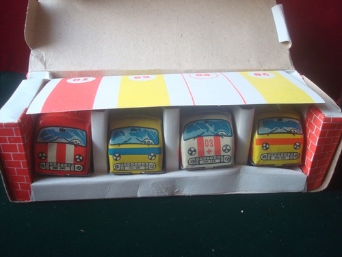 RUSSISCHE (UDSSR) BLECHMODELLE 4ER SET RENNSET VERPACKT