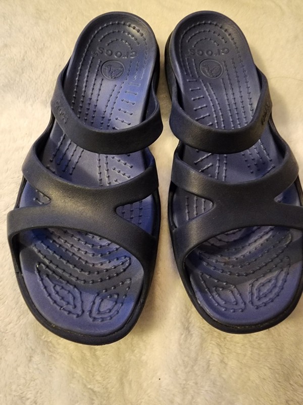 Crocs Women's Swiftwater Sandals, navy blue Size 8 Summer Strappy Slides Light