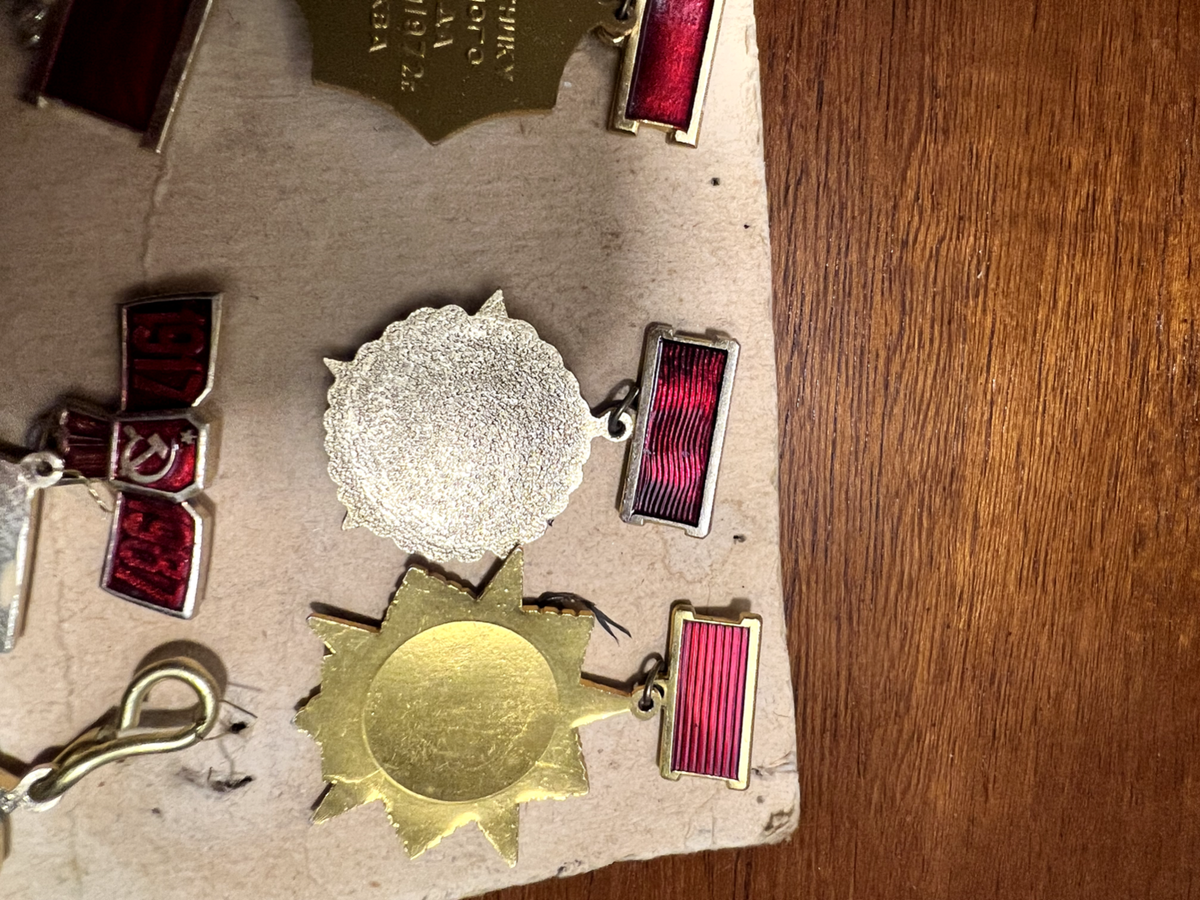 Lot De 7 Médailles Et Insignes Militaires URSS Russie - Collection Militaria