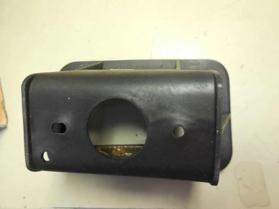 NOS 1970 1971 Ford Torino Rear Side Marker Lamp Retainer LH D0OZ-15A210-H - Image 2 of 3