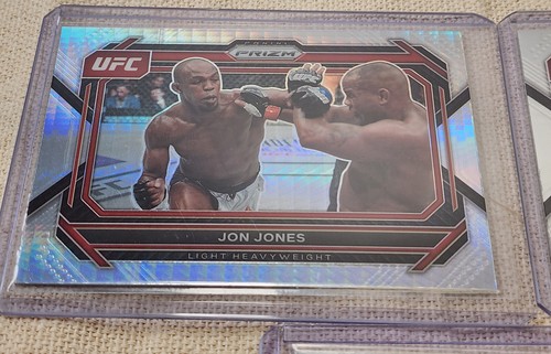 (3) 2023 UFC Panini Prizm Jon Jones Silver Hyper & Base #74 pesi massimi leggeri - Foto 2 di 5