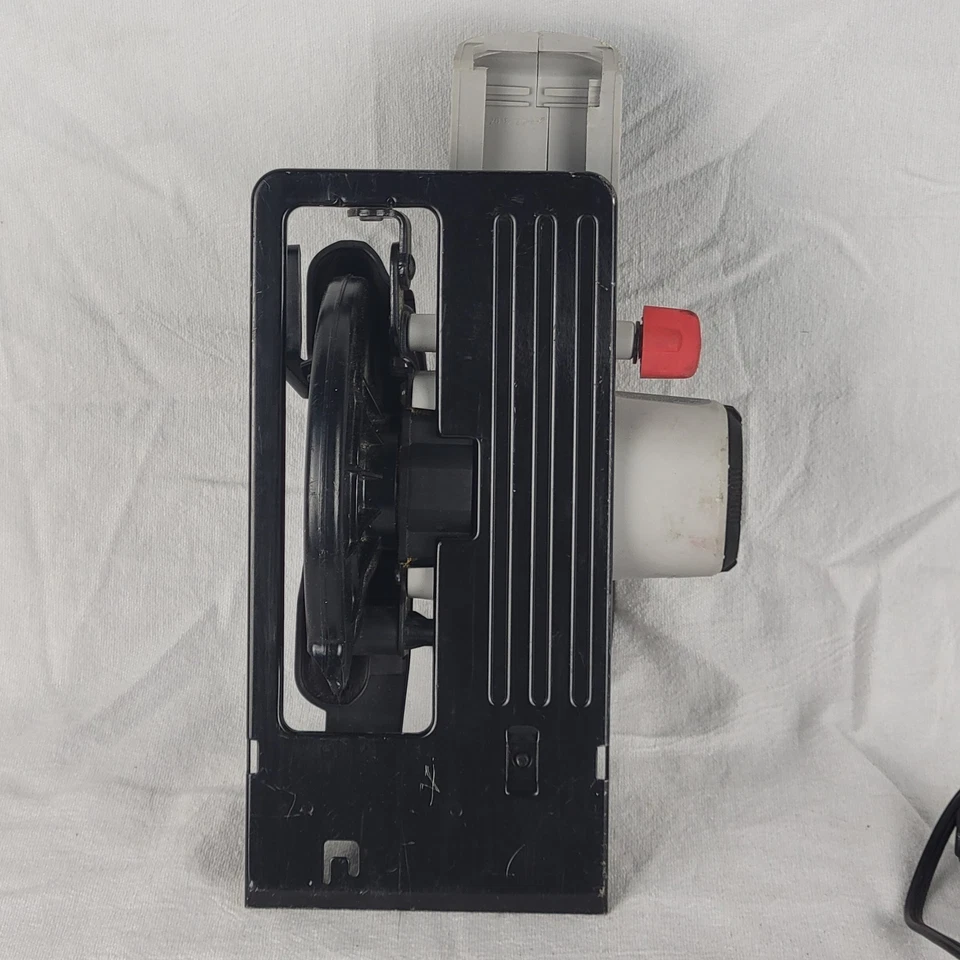 Porter Cable 20V circular saw PCC661 & charger & work light tested NO BATTERY - Image 3 of 4