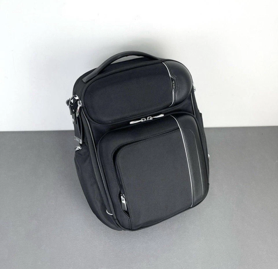 NUEVA Mochila para Laptop Tumi ARRIVE BARKER 17.0” - NEGRA con detalles de cuero Foto 2 de 4