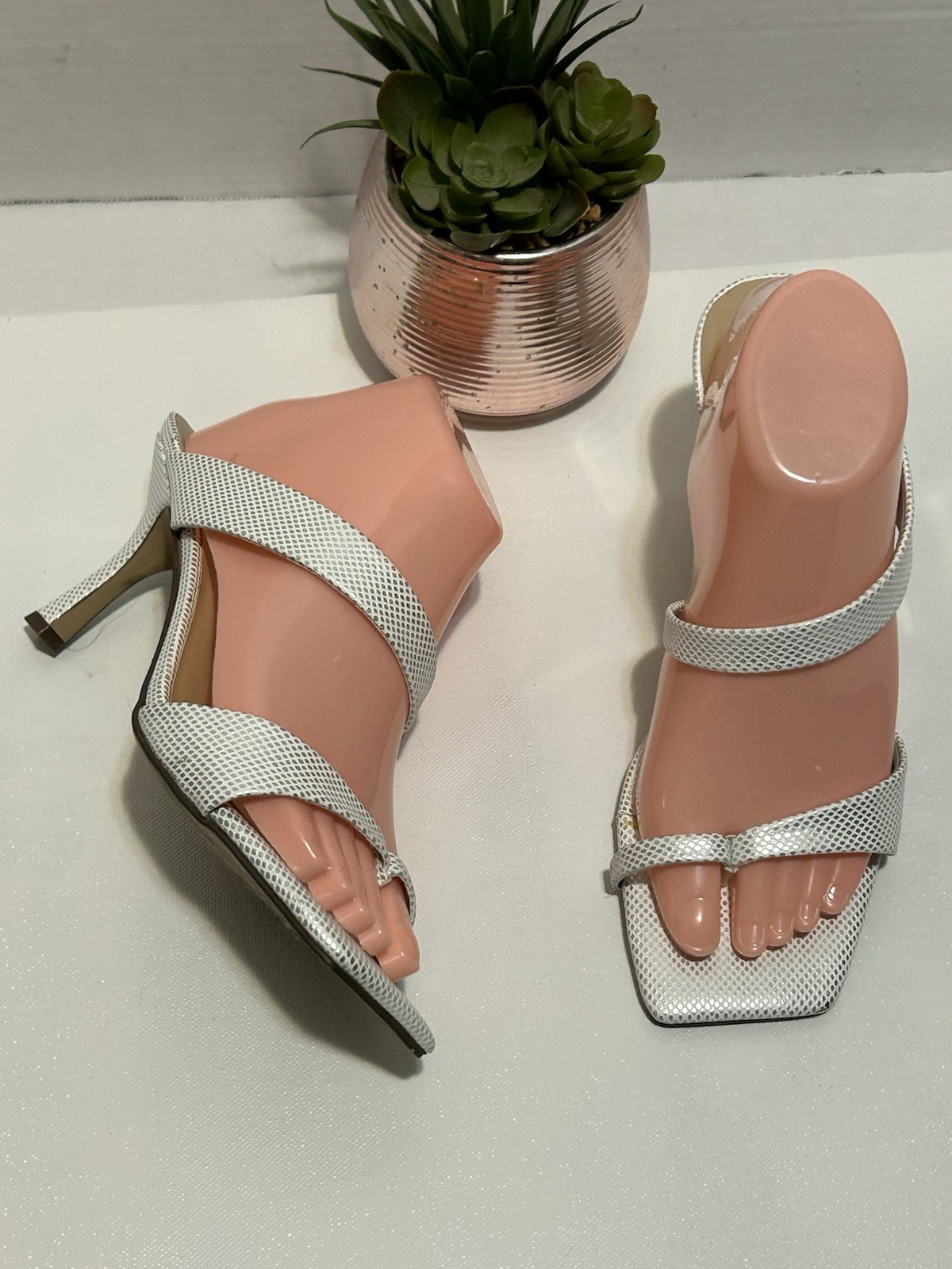 Unisa Silver Metallic Beaded Sandals Shoes Women's Size 8.5