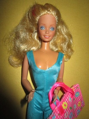B-247)VINTAGE BARBIE MATTEL PHILIPPINES ORIGINALER VINTAGE OVERALL+SCHUHE+TASCHE