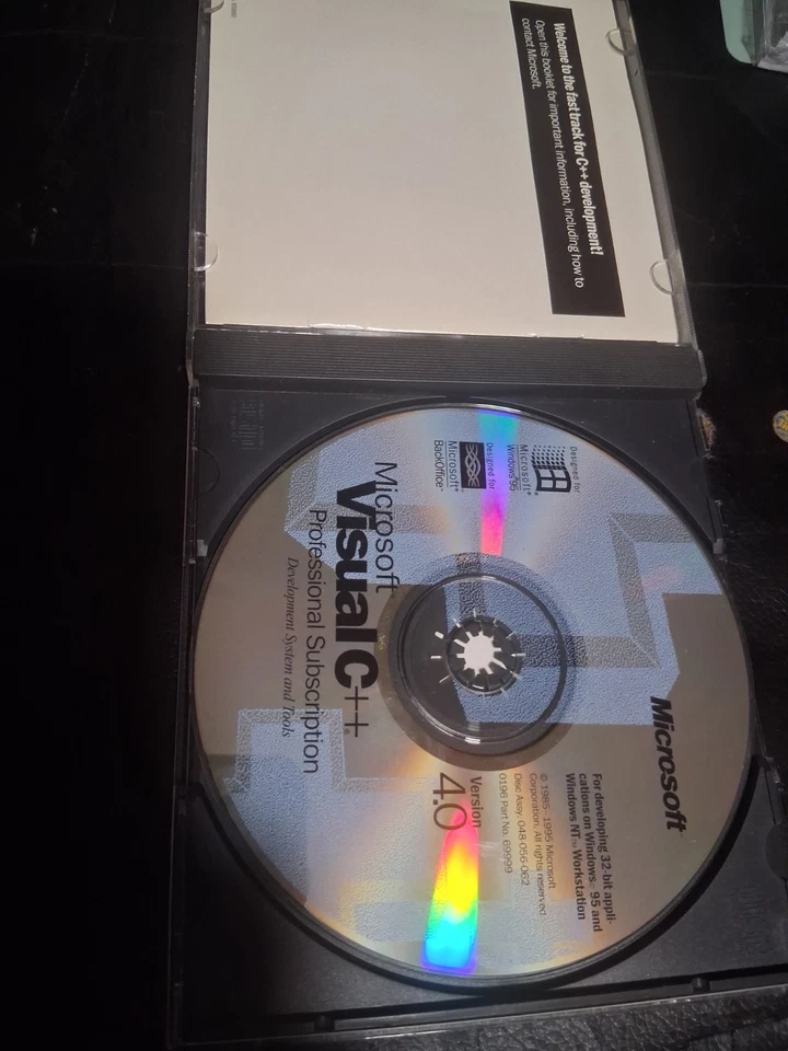 Microsoft Visual C++ Professional Subscription Version 4.0 - Image 2 of 3