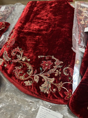 Neiman Marcus Spiritual Magnolia Scroll 54” Tree Skirt + 5 Stockings $1475 NEW - Picture 8 of 12