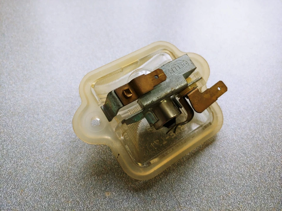 BONITO MONTAJE LUZ MALETERO DELANTERO ORIGINAL PORSCHE 911 930 USADO CON BOMBILLA L71 #9 Foto 4 de 4