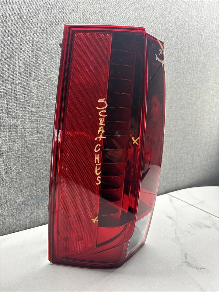 Luz trasera LED para conductor izquierdo Cadillac Escalade 2007-2014 OEM Foto 2 de 4