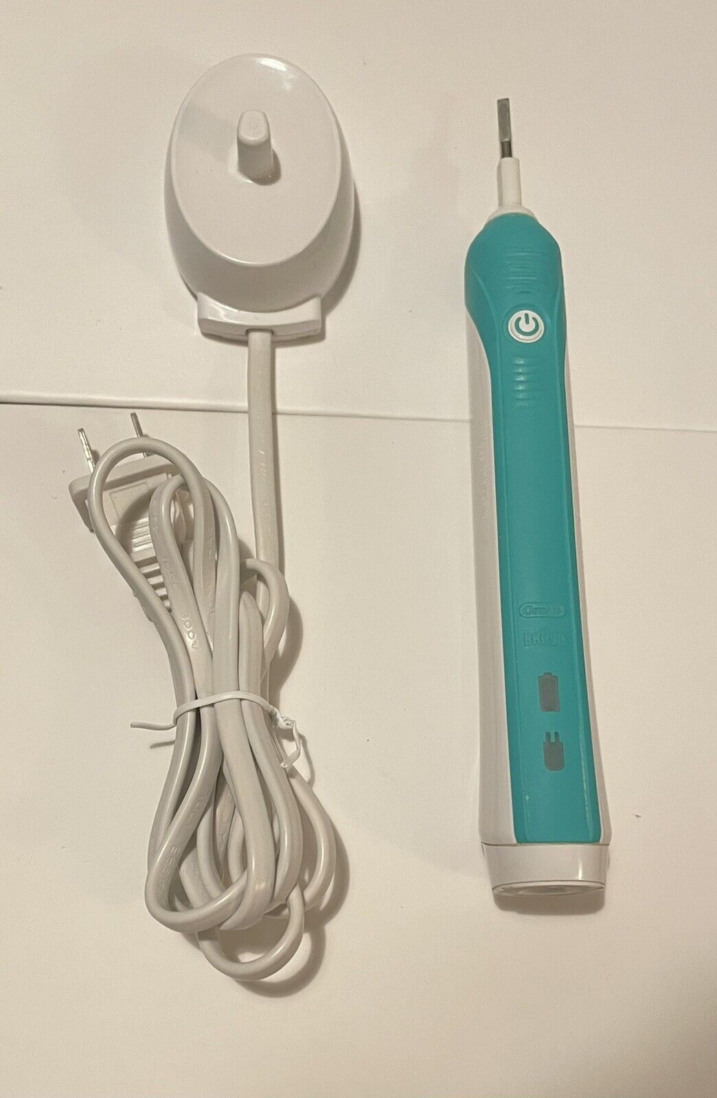 Planlagt Bering strædet Jolly Braun OralB Professional Care Electric Toothbrush 3756 Handle And Charger |  eBay