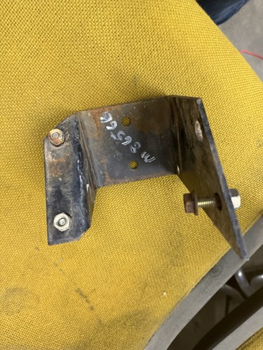 John Deere M86566 Bagger Mounting Bracket All Sabre Lawn Tractors STX38 111 112L - Picture 3 of 3