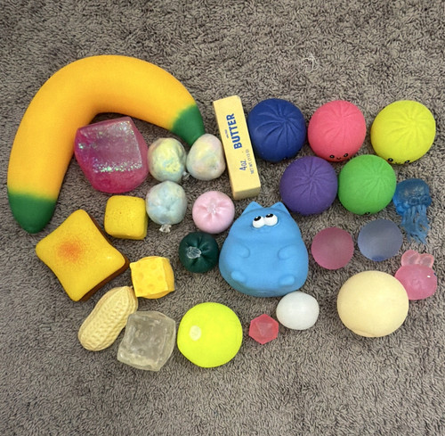  Lot of 26 viral squishies (REAL DUMPLINGS ) banana , speks + other viral squish