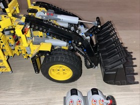LEGO TECHNIC 42030 Volvo L350F Remote Controlled Wheel Loader No Box No Manuals