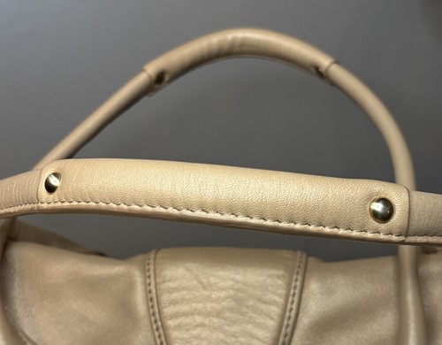 VINTAGE B Makowsky Tan 100% Leather Floral Interior Shoulder Bag Y2K EUC Buckle - Picture 3 of 18