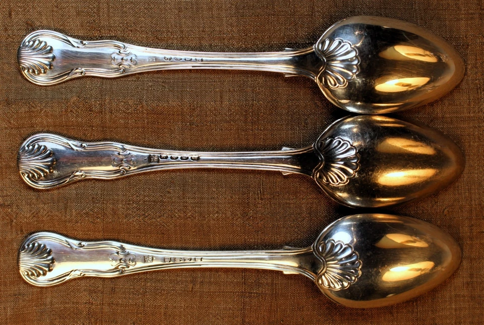 Набор из 3 столовых ложек из стерлингового серебра с грузинскими королевскими песочными часами (Lon1815, Wm.Eley&Wm.Fearn) - Изображение 2 из 4