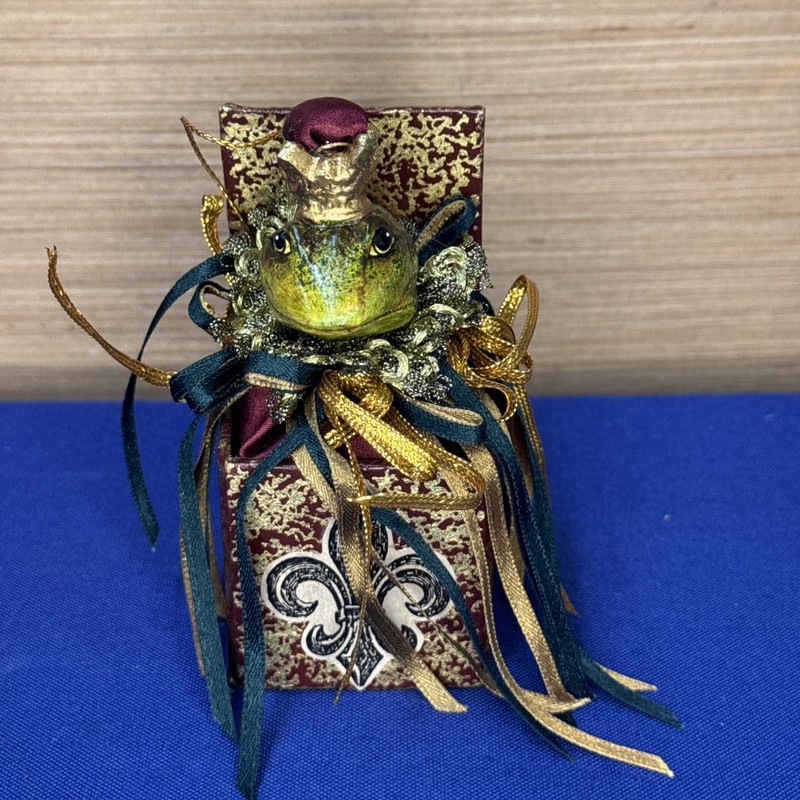 KATHERINE'S Collection WAYNE KLESKI Frog In Box DECOUPAGE Christmas ORNAMENT