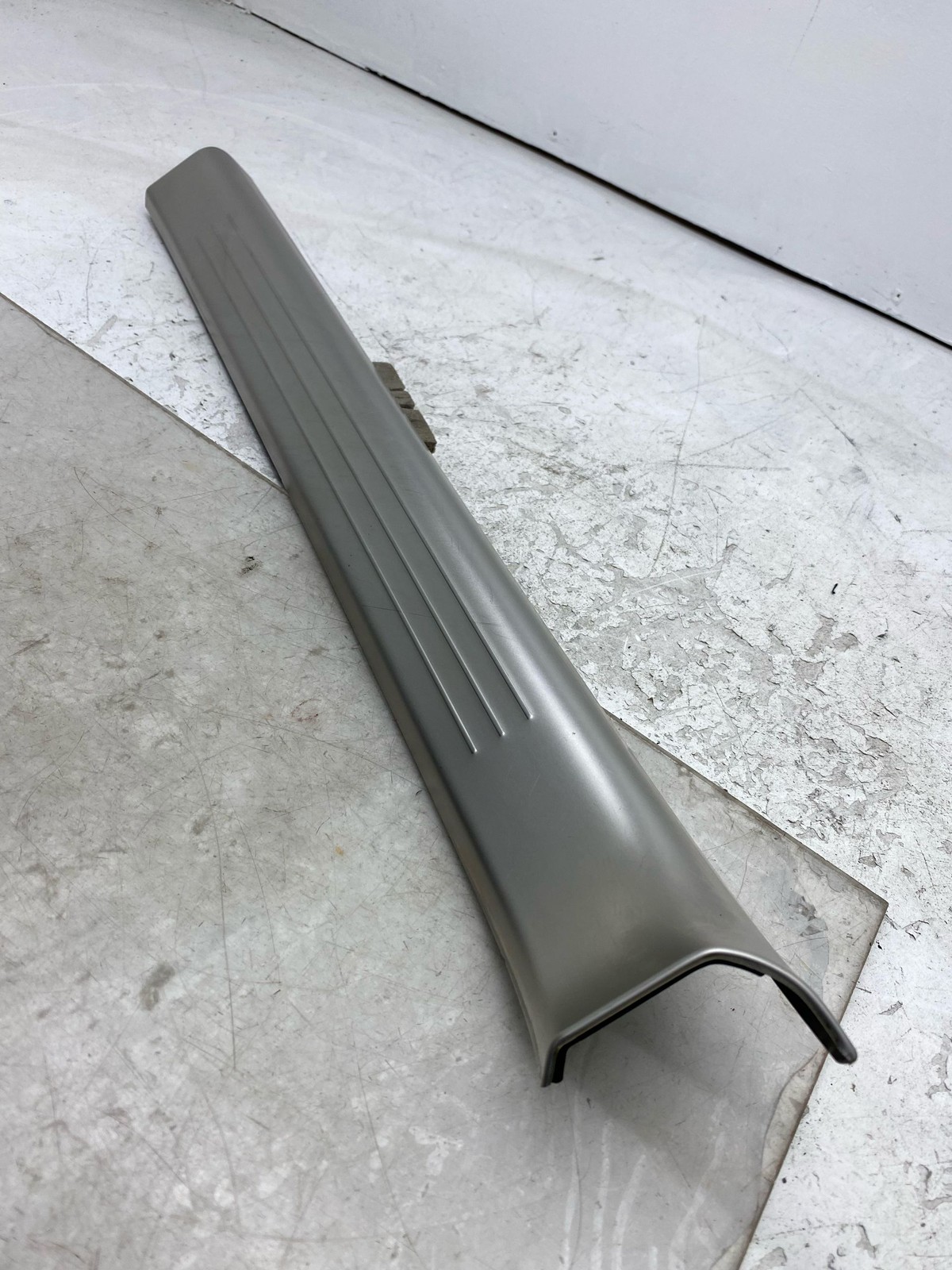 2013-2018 BENTLEY FLYING SPUR OEM FRONT RIGHT SILL SCUFF PLATE 3W4863382P