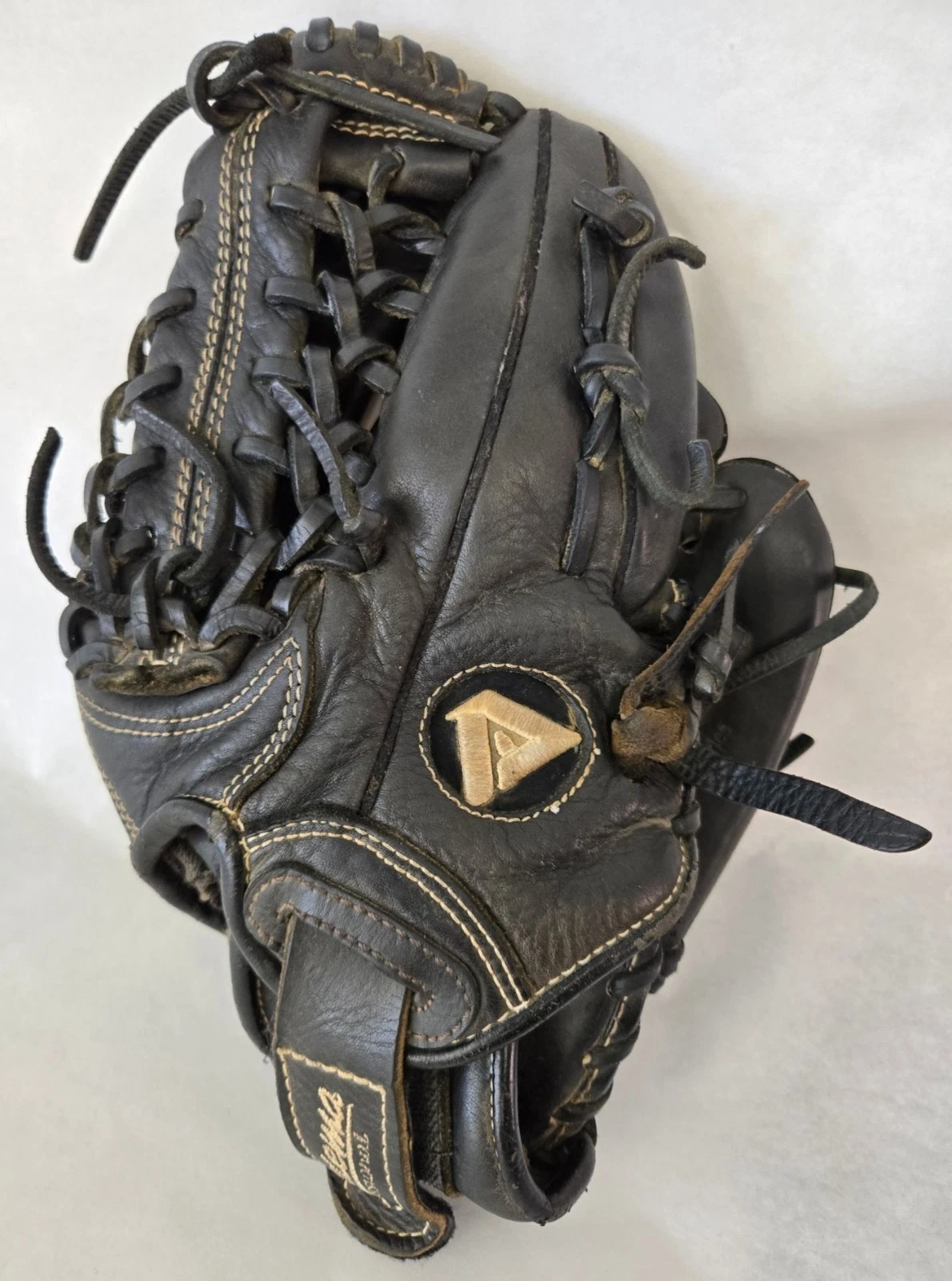 Akadema Professional Fast Pitch Series Infielder's Glove - Thumbnail 2