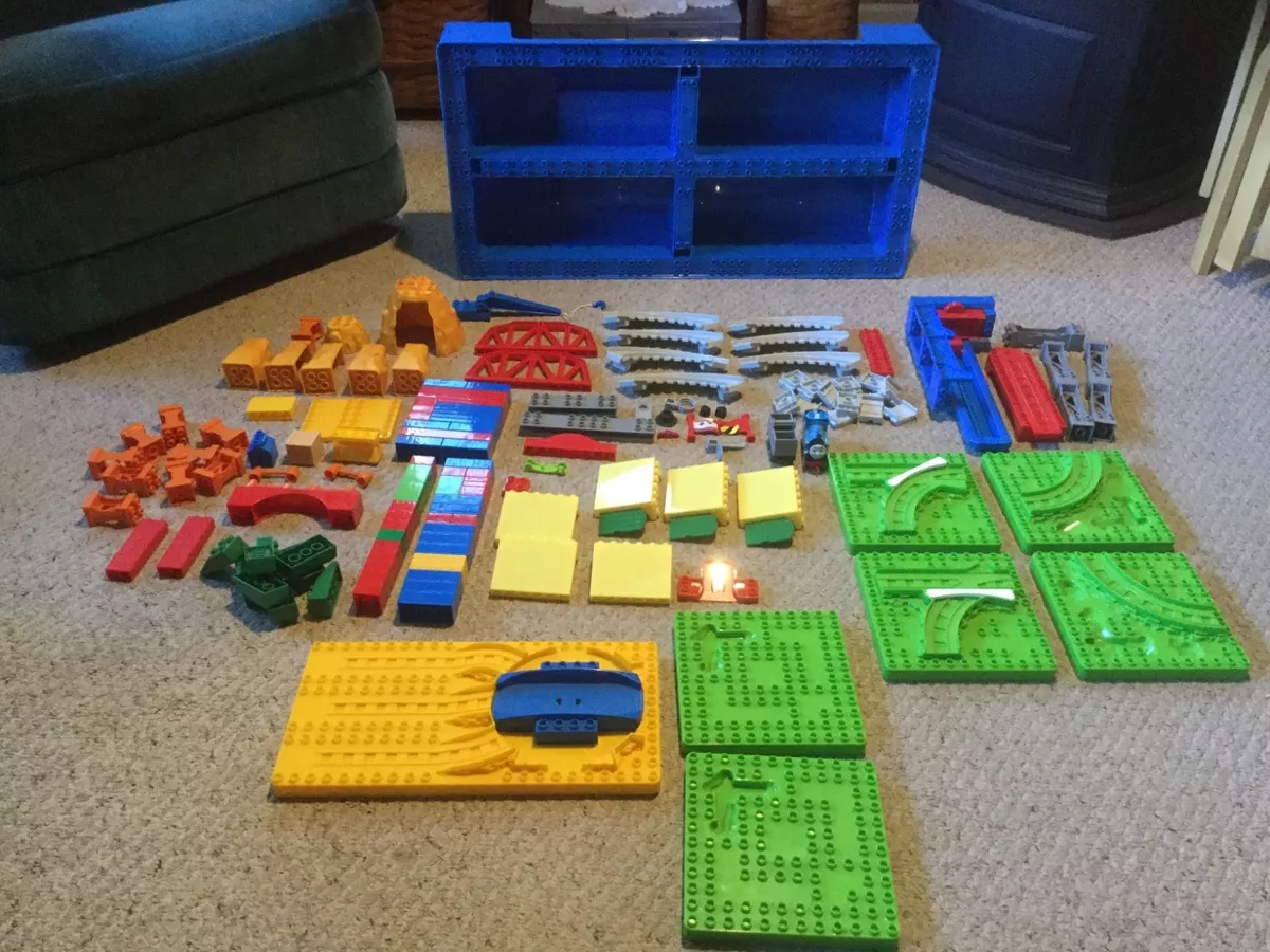Thomas the tank deals mega bloks table