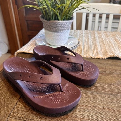 Crocs Thong Flip Flops Comfort Sandals Beach Casual Burgundy Women's 9 - Picture 2 of 6