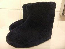 Navy pull on hard sole slipper boots to fit childs size 10/28.