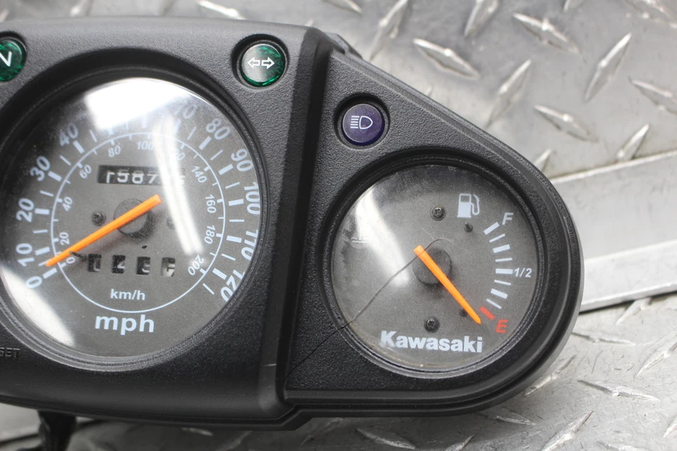 Kawasaki Ninja 250R Ex250J 2009 medidores (15.877 millas) Foto 4 de 4