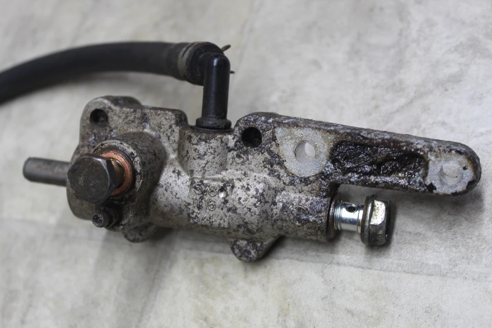 09-14 Arctic Cat 550 OEM Cilindro maestro de freno trasero con depósito 1502-293 Foto 2 de 4