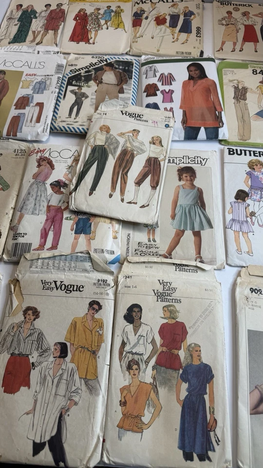 Lote de patrones de costura vintage Vogue McCall’s Simplicity Butterick años 80-90 Foto 3 de 4