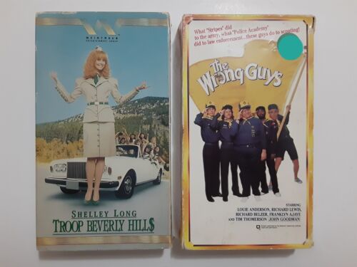 ¡Paquete de 2 VHS Boy Scout/Girl Scout! The Wrong Guys 1988 y Troop Beverly Hills 1989 - Imagen 1 de 5