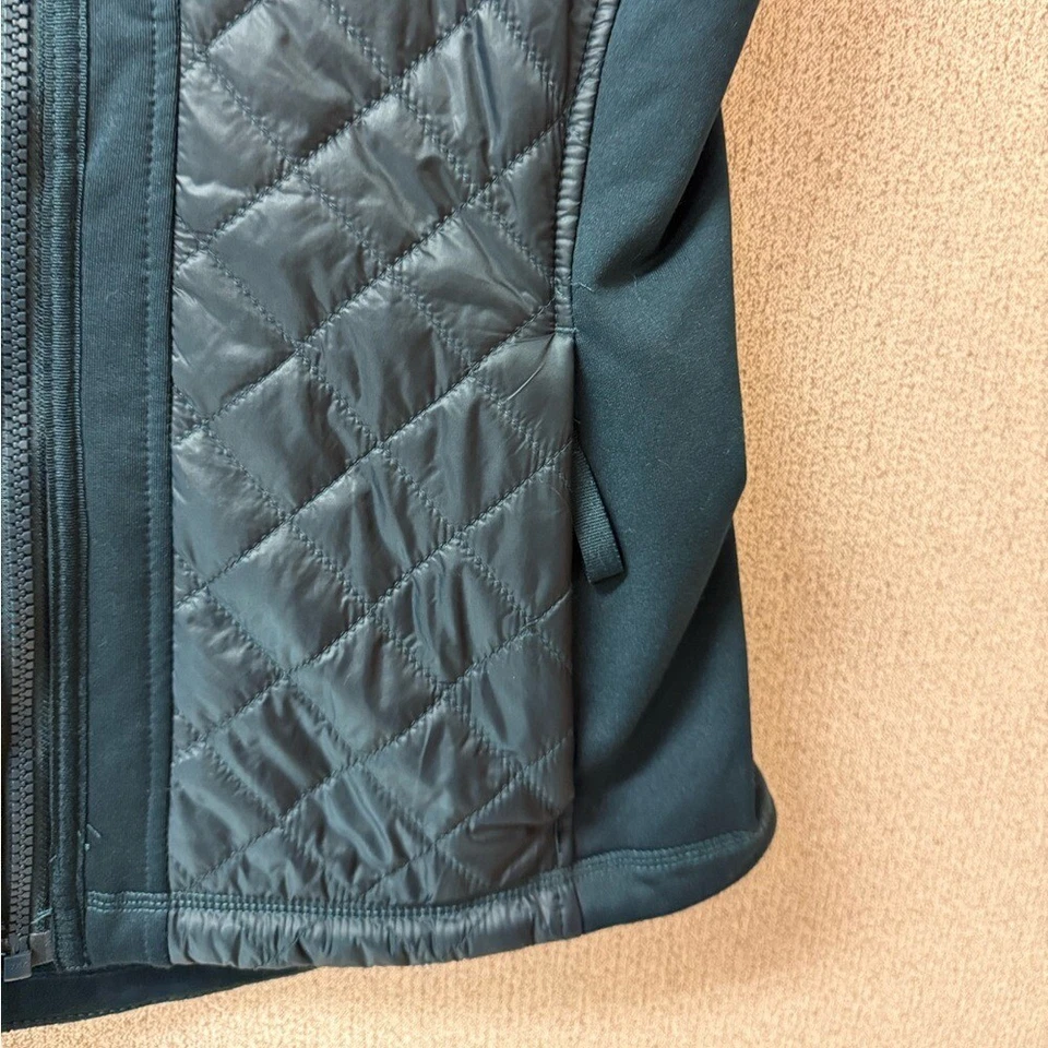 Chaleco acolchado Athleta para mujer talla pequeña verde ligero Rock Springs Foto 2 de 4