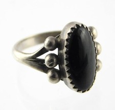 Southwestern A Sterling Silver Black Onyx Cabochon Ring Size 5.25 Weighs 3.3g