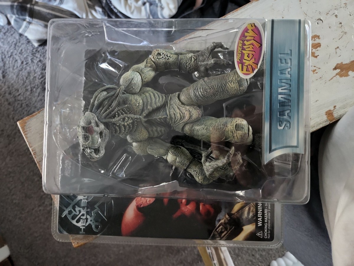 Mezco Hellboy Sammael 8