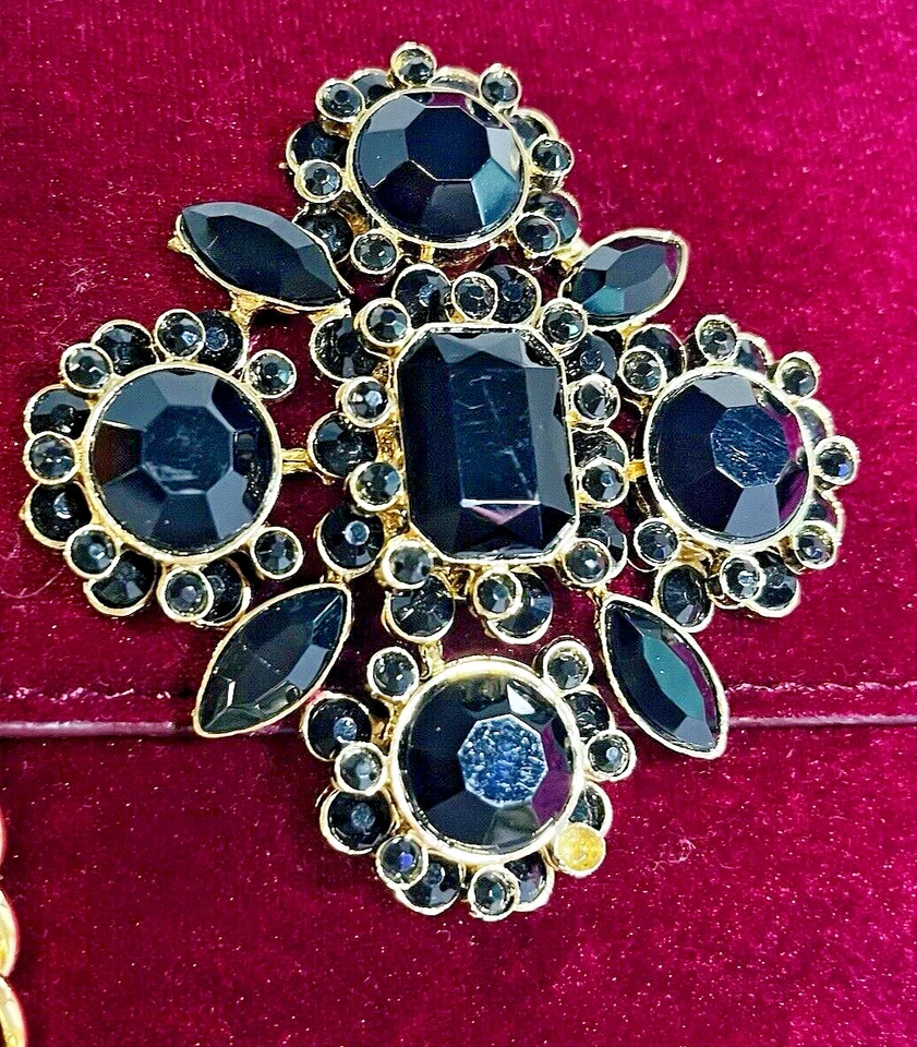 Bebe Hepburn Crossbody Velvet Bag - Image 3 of 4