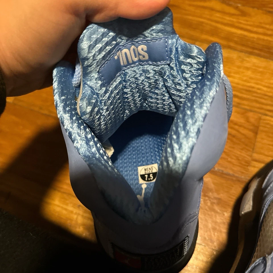 Air Jordan 5 Retro SE Mid UNC University Blue Sneakers Size 7.5 - Image 3 of 4