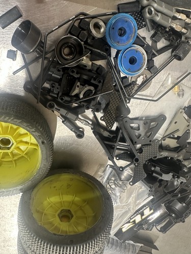 Team Losi Racing TLR 8ight X/E 2.0 1/8 Scale Buggy ARTR Nitro Buggy - Picture 10 of 15