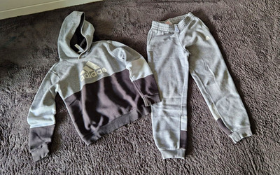 adidas Jungen 2-tlg Trainingsanzug Gr. 140: Hoodie mit Kapuze & Jogginghose