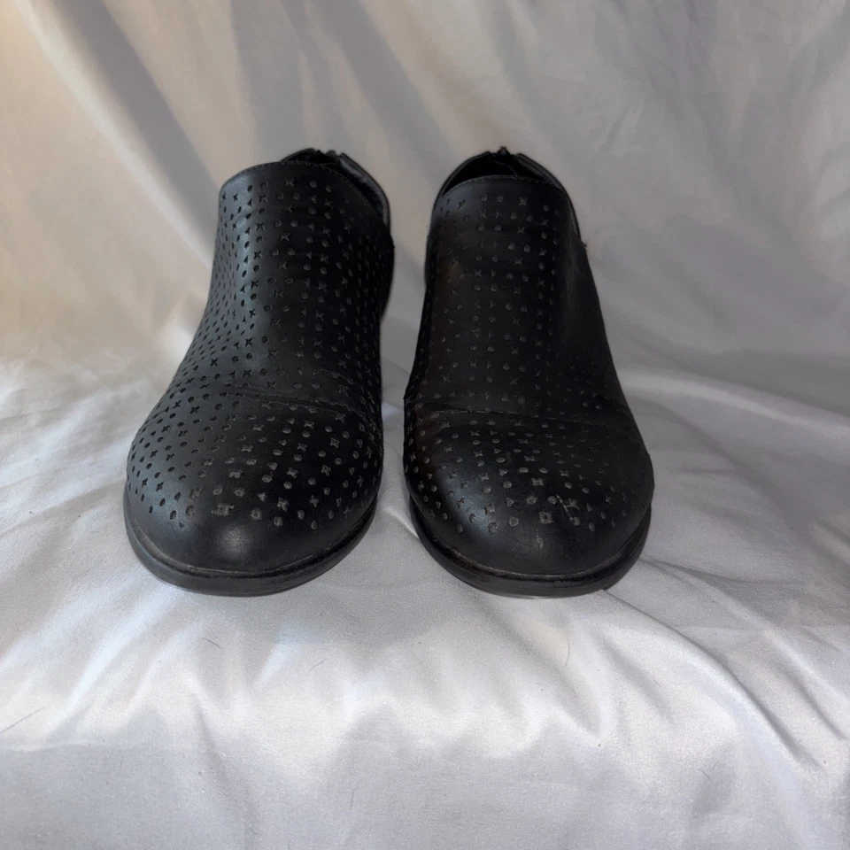 PIERRE DUMAS Negro Botines Perforados Tacones Bajos Zapatos 8.5 Foto 4 de 4