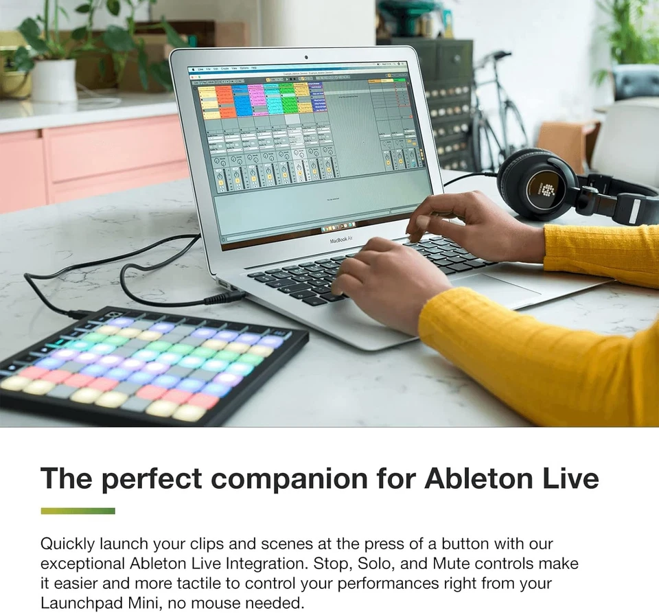 Novation Launchpad Mini MK3, Portable MIDI 64-Pad, USB Grid One size  - Image 3 of 4