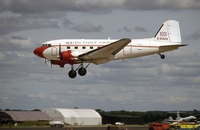 ORIGINAL Flugzeugdia - 10 x verschiedene britische DC-3's (C151)