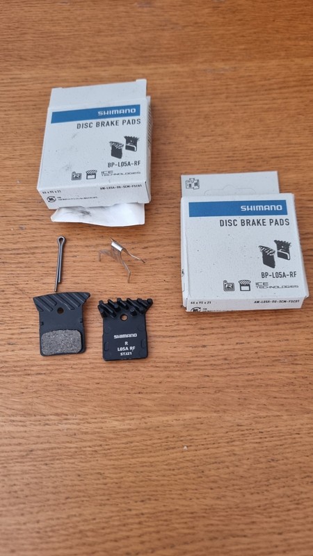 Shimano L05A-RF Resin Disc Pads - Black, Pack of 2 (Y2EM98010)