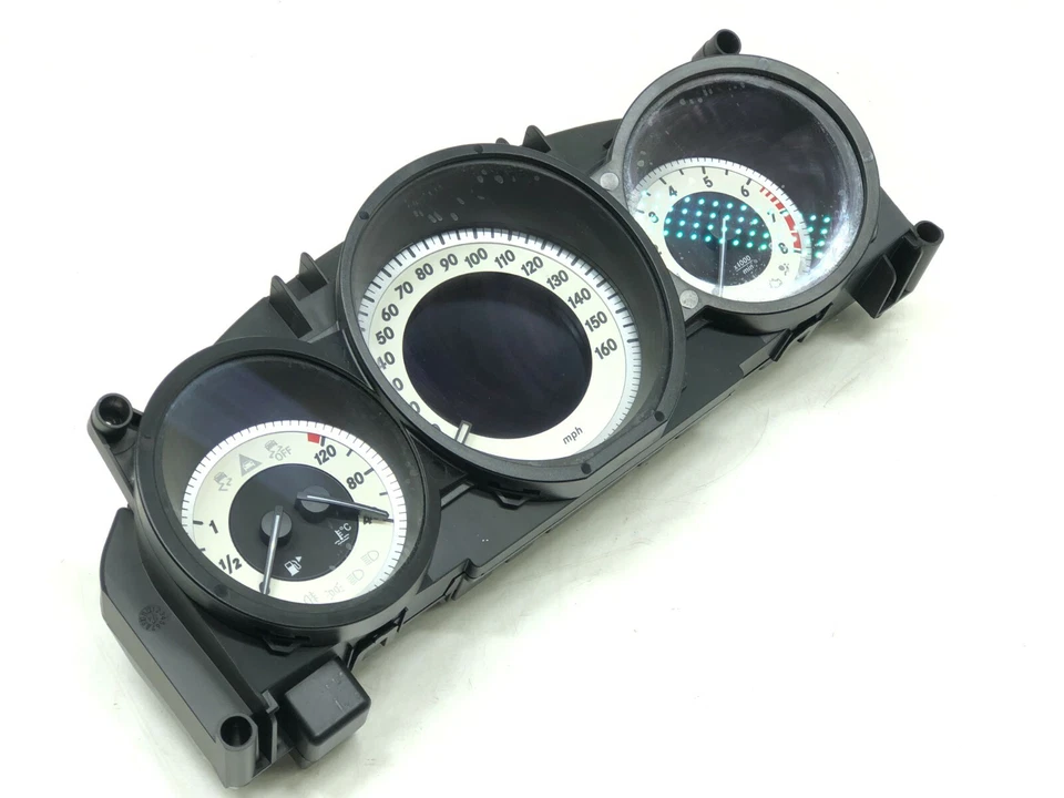 Mercedes-Benz CLS550 W218 2012-2018 velocímetro fabricante de equipos originales 60.695 millas. Foto 3 de 4