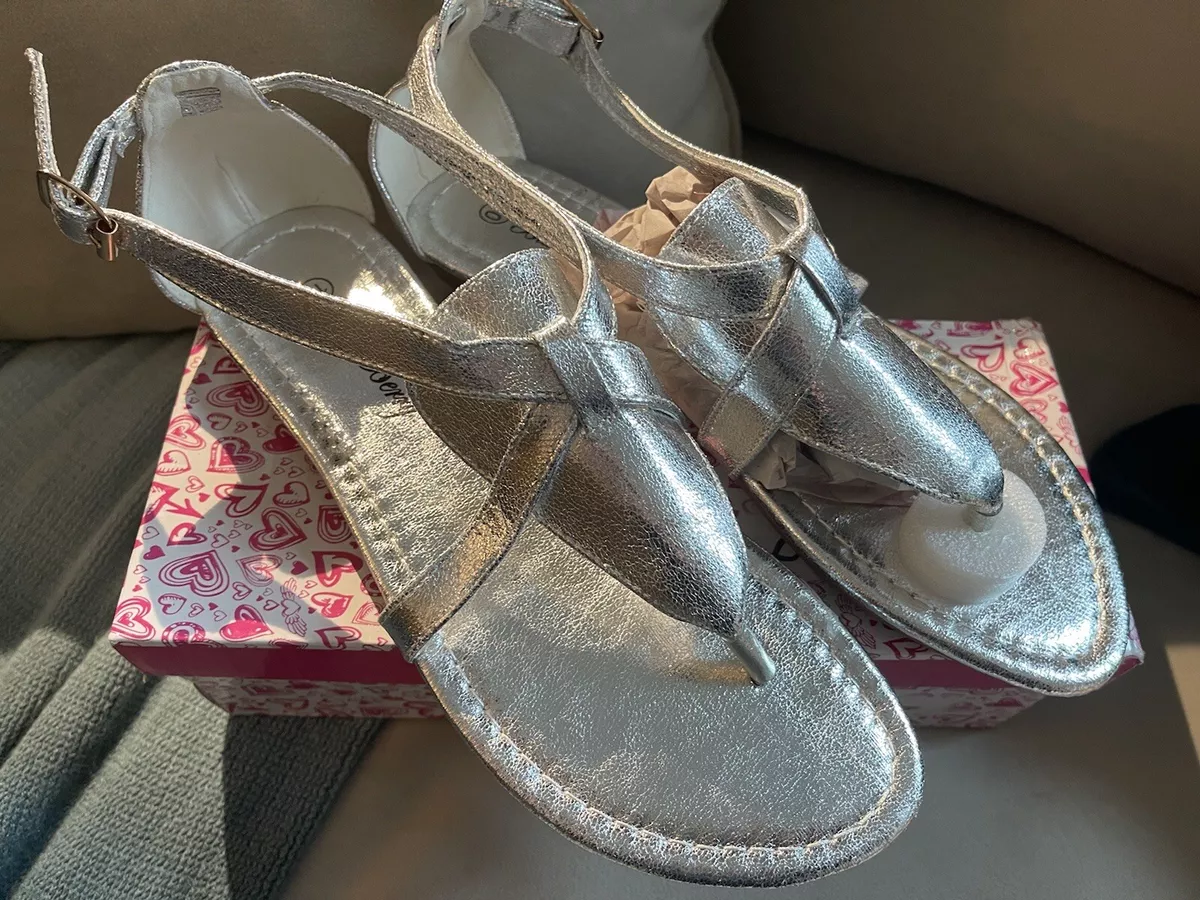 Blue Berry Womens Spot 5 T Strap Flat Sandals Silver Adjustable Buckle 10 New