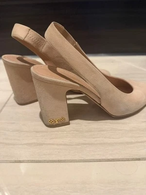Chaussures Louis Vuitton escarpins talon logo LV EU 36 US 6 daim beige authen... - Photo 1/4