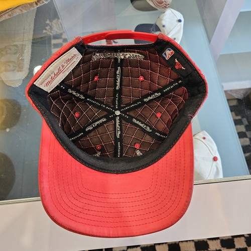 Mitchell And Ness Chicago Bulls Quilted Snapback - Picture 10 of 11