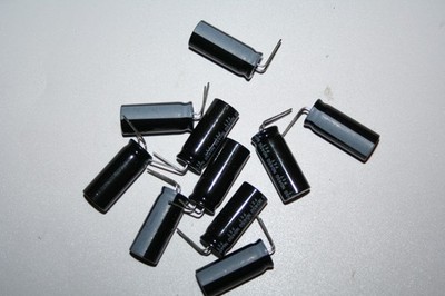 10 x Blitz-Elektrolyt-Kondensator, vermutlich 100µF, 330V, radial, RM 5mm