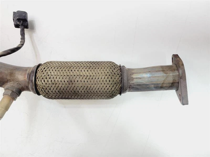 Tubo de escape inferior delantero Hyundai Accent 2007 2008 2009 2010 2011 Foto 4 de 4